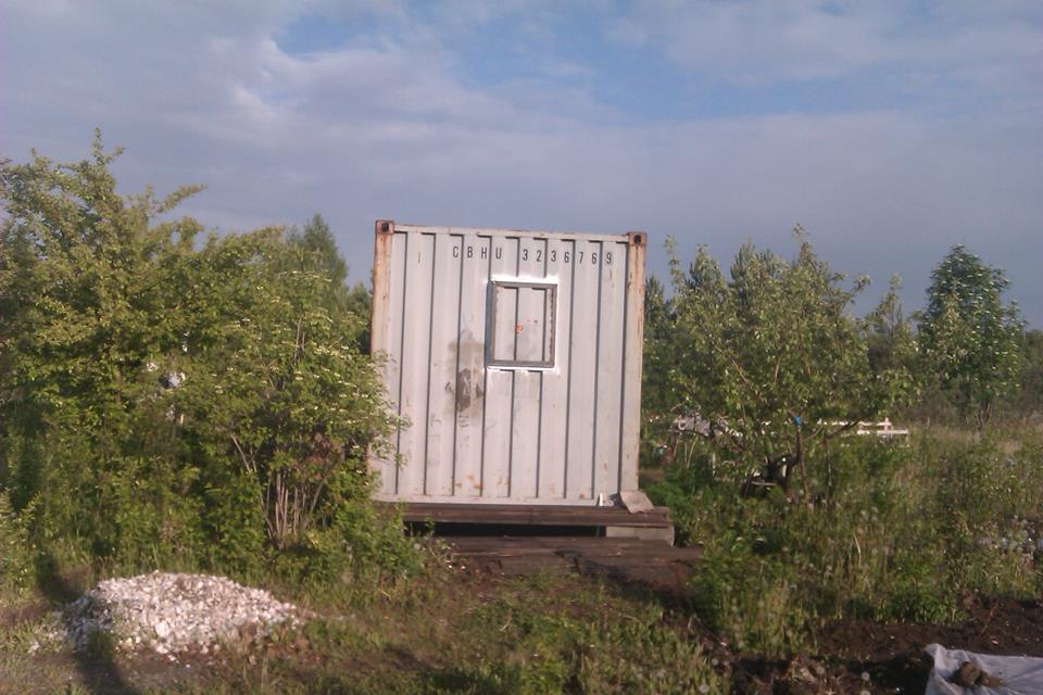 House from the container in the garden
