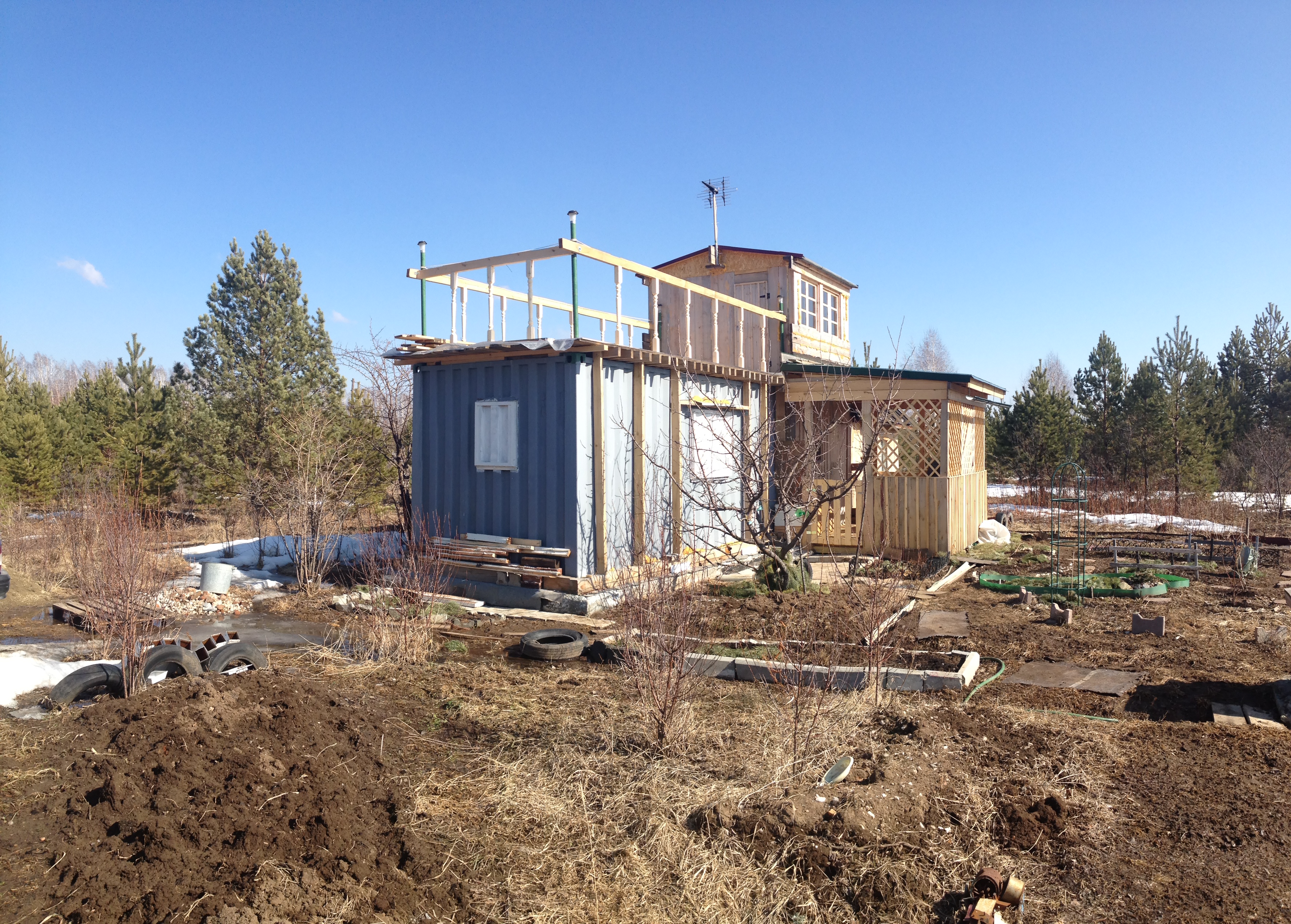 House from the container in the garden