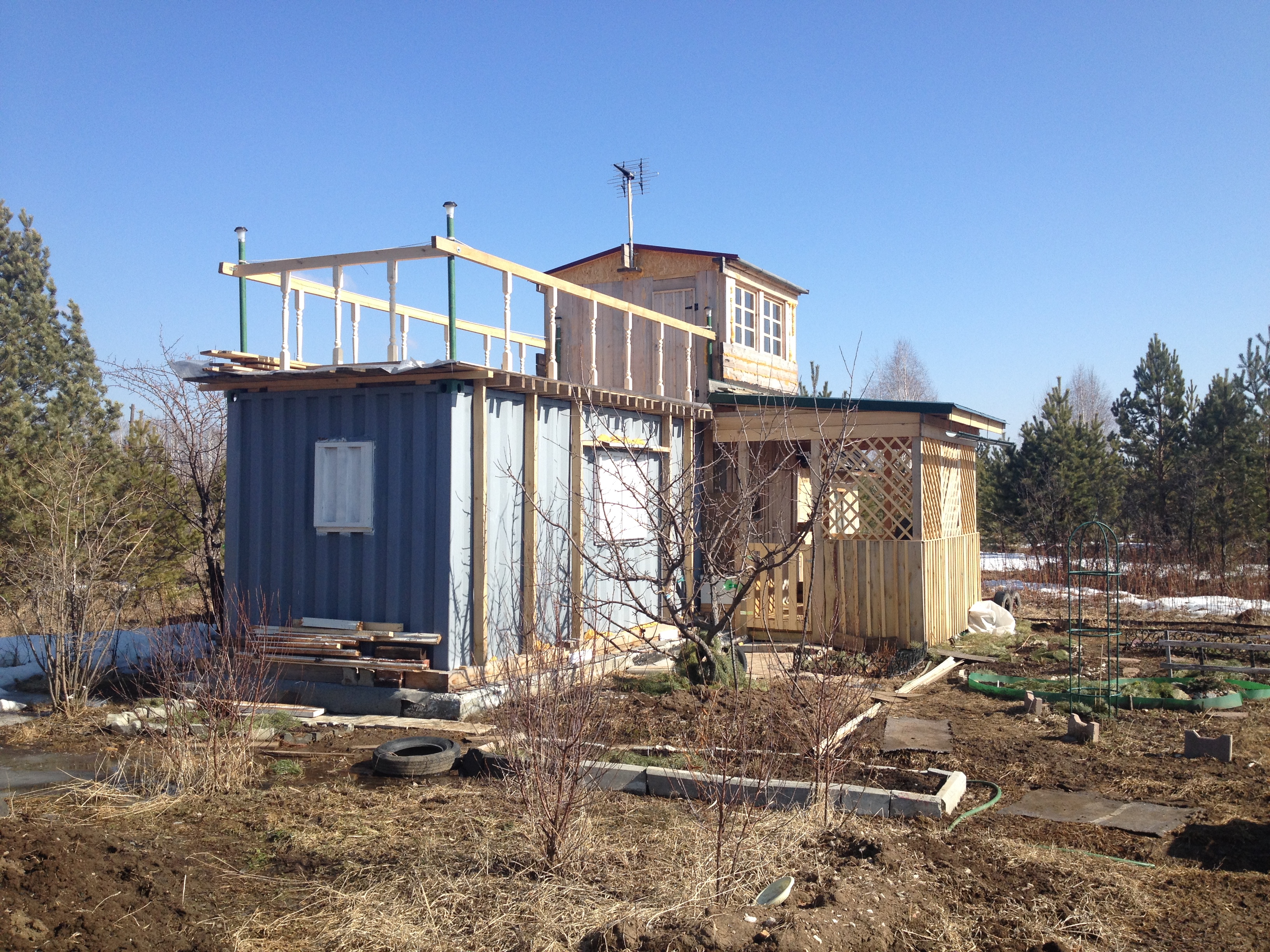 House from the container in the garden