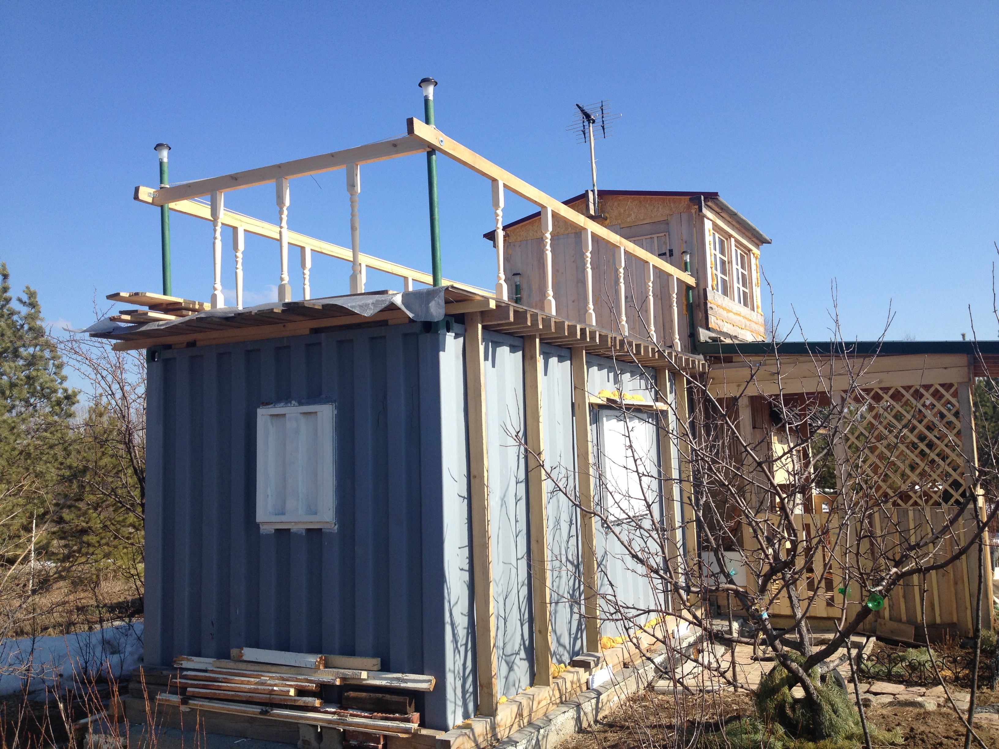 House from the container in the garden