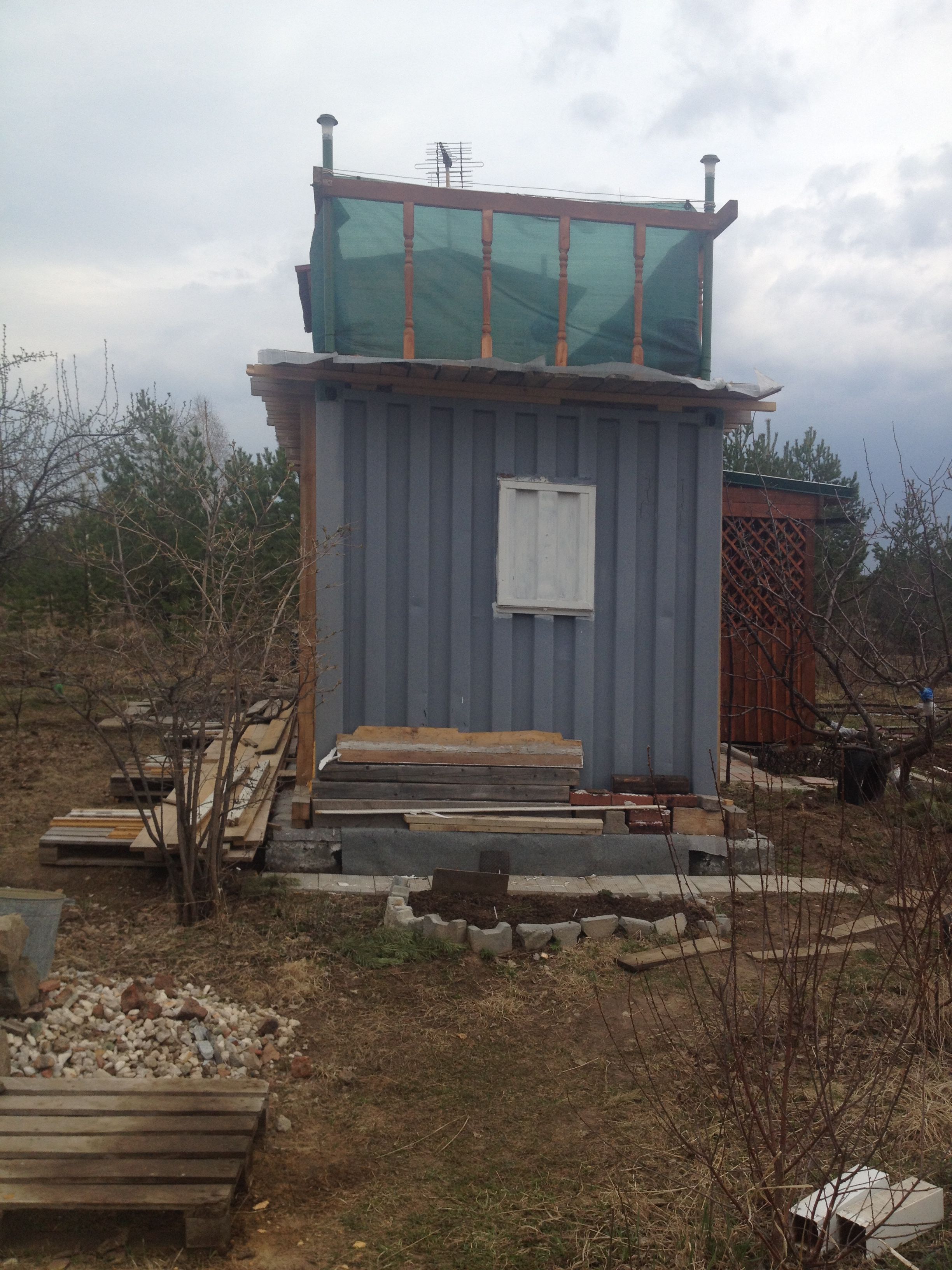 House from the container in the garden