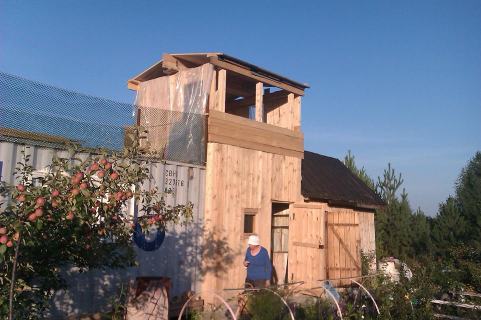 House from the container in the garden