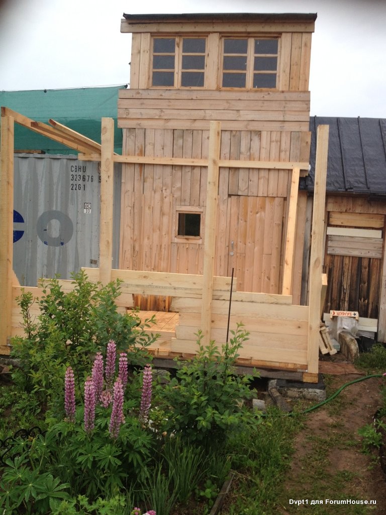 House from the container in the garden