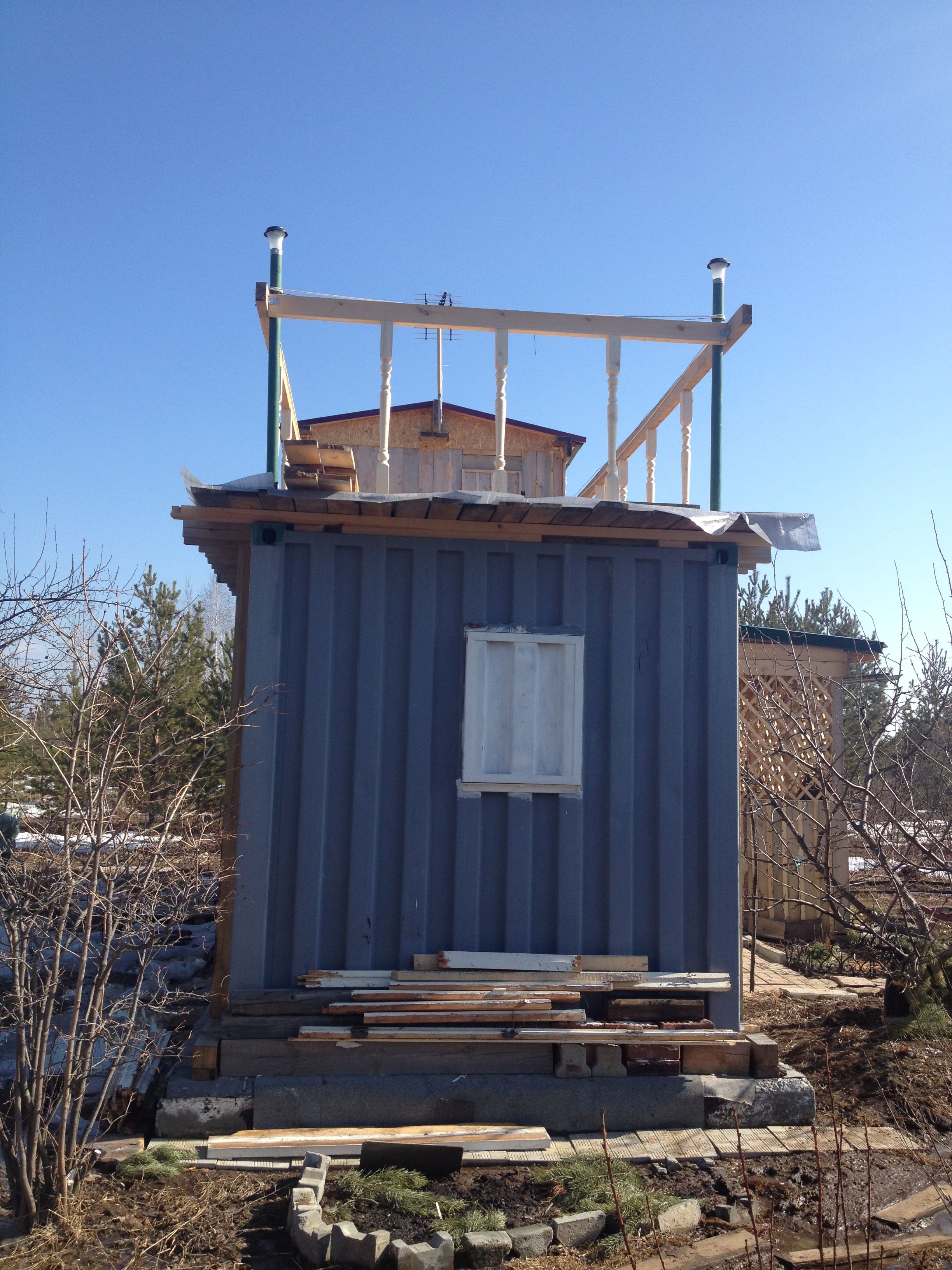 House from the container in the garden